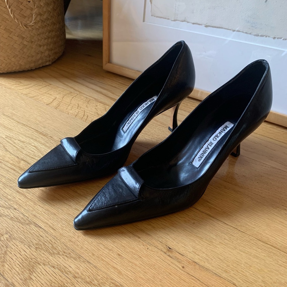 Manolo Blahnik // VTG Black Patent Pumps - Picture 6 of 7